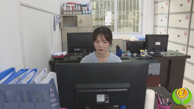 在比赛现场,陈雅华将红色历史故事与自身实际工作相